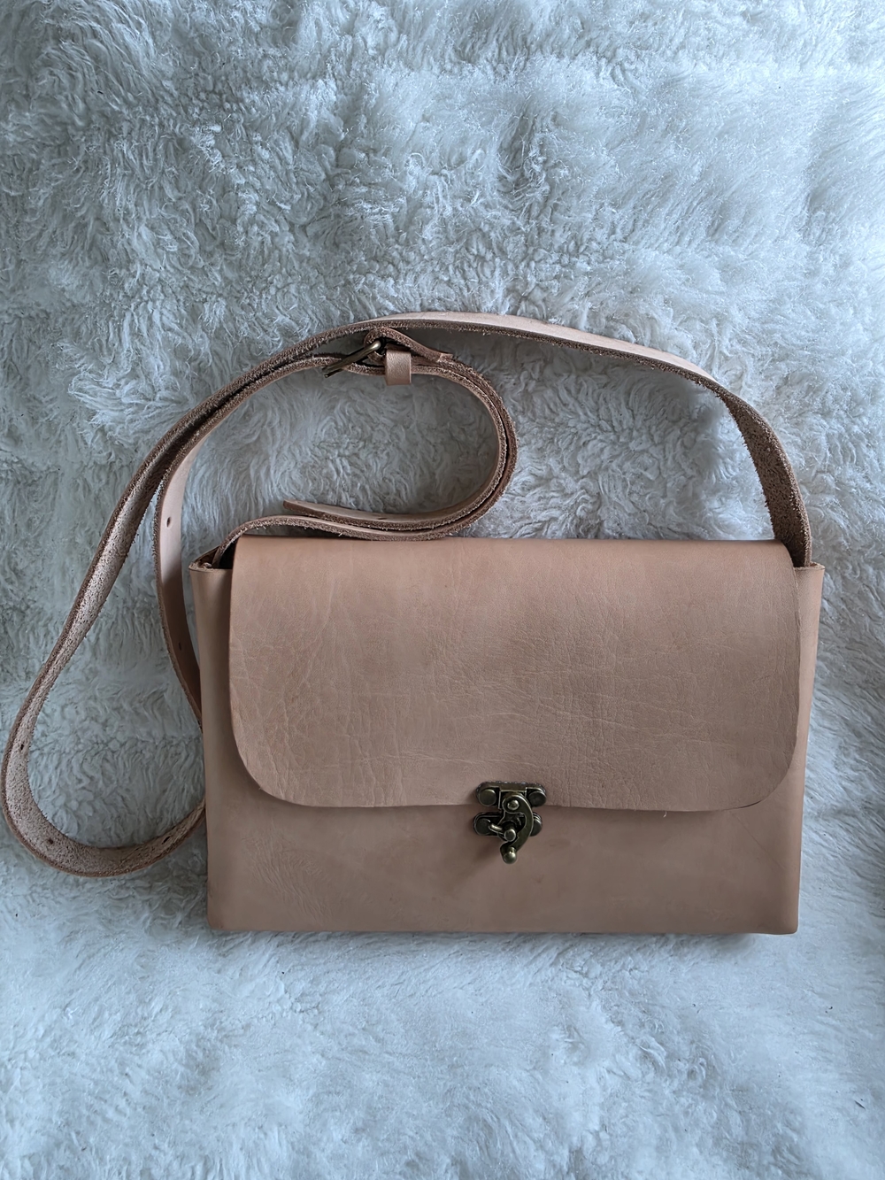 Mexican Artesan Minimal Cream Leather Crossbody Bag with Antique Brass Clasp.